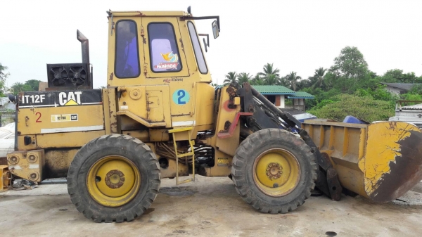 ขายรถตักยี่ห้อCATรุ่นIT12Fใช้งานได้สนใจติดต่อ คุณอร.089-969-0455