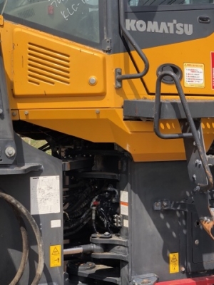 ขายรถตักล้อยาง KOMATSU WA380-7 ปี 2014 รถนอกนำเข้าเองจากญี่ปุ่น สภาพสวยพร้อมใช้ มีVDOการทำงานครับ ขายรถตักล้อยาง KOMATSU WA380-7 ปี 2014 รถนอกนำเข้าเองจากญี่ปุ่น สภาพสวยพร้อมใช้ มีVDOการทำงานครับ