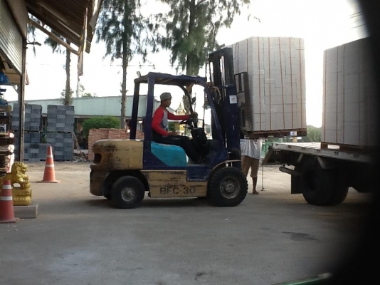 ขาย komatsu fd25t-12. 289000 บาท