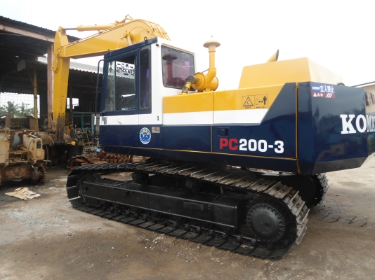 ขายรถแมคโครPC200-3 สภาพพร้อมใช้ สนใจติดต่อ บอย 085-156-2314