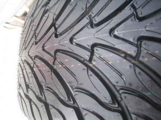 ขายล้อแม็ก CE28N 20" x 9" et 20 6 รู 139.7 +ยางใหม่ปลายปี12 (081-3747940)