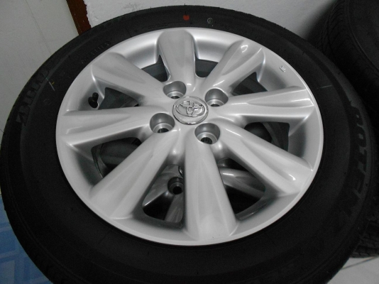 ขายล้อแม็ก toyota yaris ขอบ 15 พร้อมยางป้ายแดงปี 13/เทิร์นได้-ใส่ฟรีค่ะ