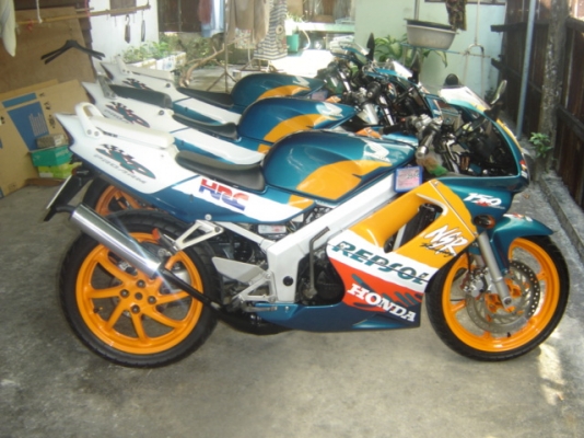 NSR 150 SP PROARM มี 3 คัน สวยมาก สีเขียวส้ม สีแดง ทำสีใหม่ทั้งคัน ราคา 35000 บาท มี 1 คัน และ อีกคัน ราคา 37000 บาท อีกคัน 39000 ติดต่อ 0808051985 คุณ เจ สีลม ซอย 10 กทม ตรงข้าม ธนาคาร กรุงเทพ กทม 10500