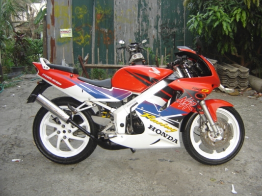 NSR 150 SP PROARM มี 3 คัน สวยมาก สีเขียวส้ม สีแดง ทำสีใหม่ทั้งคัน ราคา 35000 บาท มี 1 คัน และ อีกคัน ราคา 37000 บาท อีกคัน 39000 ติดต่อ 0808051985 คุณ เจ สีลม ซอย 10 กทม ตรงข้าม ธนาคาร กรุงเทพ กทม 10500