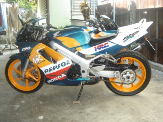 NSR 150 SP PROARM มี 3 คัน สวยมาก สีเขียวส้ม สีแดง ทำสีใหม่ทั้งคัน ราคา 35000 บาท มี 1 คัน และ อีกคัน ราคา 37000 บาท อีกคัน 39000 ติดต่อ 0808051985 คุณ เจ สีลม ซอย 10 กทม ตรงข้าม ธนาคาร กรุงเทพ กทม 10500