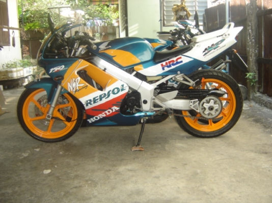 NSR 150 SP PROARM มี 3 คัน สวยมาก สีเขียวส้ม สีแดง ทำสีใหม่ทั้งคัน ราคา 35000 บาท มี 1 คัน และ อีกคัน ราคา 37000 บาท อีกคัน 39000 ติดต่อ 0808051985 คุณ เจ สีลม ซอย 10 กทม ตรงข้าม ธนาคาร กรุงเทพ กทม 10500