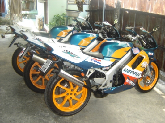 NSR 150 SP PROARM มี 3 คัน สวยมาก สีเขียวส้ม สีแดง ทำสีใหม่ทั้งคัน ราคา 35000 บาท มี 1 คัน และ อีกคัน ราคา 37000 บาท อีกคัน 39000 ติดต่อ 0808051985 คุณ เจ สีลม ซอย 10 กทม ตรงข้าม ธนาคาร กรุงเทพ กทม 10500