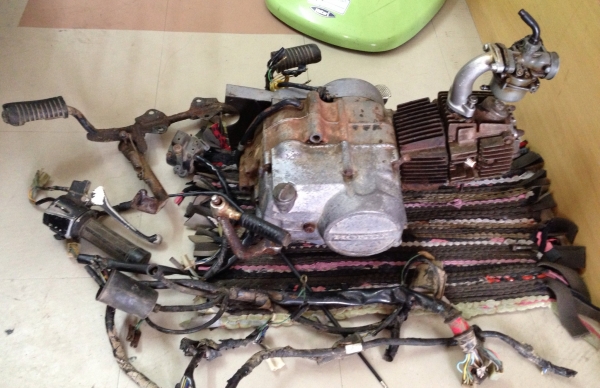 ขายเครื่องดรีม100 สภาพพร้อมใช้งาน เเกนไม่เชื่อม อุปกรณ์ตามรูป ของอยู่ กทม. ราคา4300บาท พร้อมส่งครับ