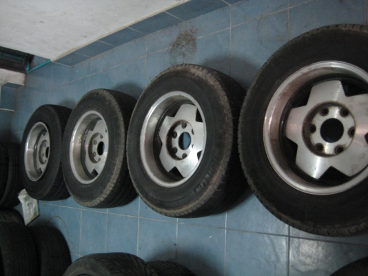 แม็กมือสองพร้อมยาง 6รู139 ยาง 215/70/15