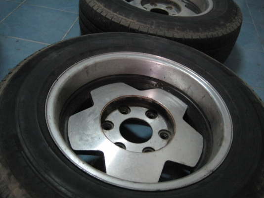 แม็กมือสองพร้อมยาง 6รู139 ยาง 215/70/15