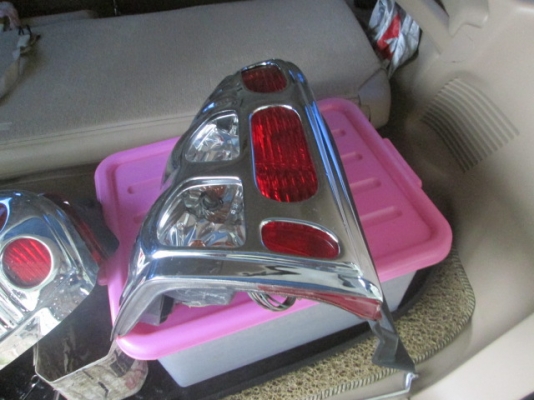 ขาย ไฟท้าย ISUZU - MU7 ด้านขวา RH