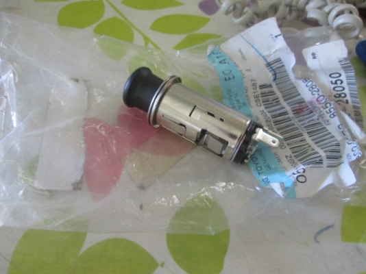 ขาย ทีจุดบุหรี่ในรถ TOYOTA VIGO ทั้งชุดพร้อมเบ้าเสียบ