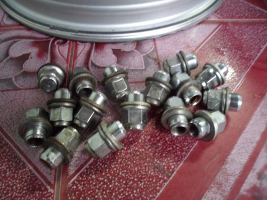 แม็กvios,เดิมๆสวยๆ(ไม่คด,ไม่ดุ่ง+น๊อตล้อเดิม(ทั้งset/3,500 บ.)