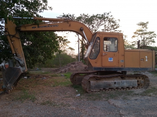 ขายรถแบคโฮ komatsu PC120-1 เดิมๆ ทั้งคันมีไลหัวเจาะ