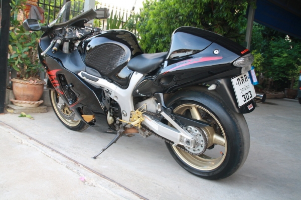 ขาย HayaBuSa Gsx1300 ปี 99 ทะเบียนโอนนอก ท่อ SUPER COMBAT เกียร์โยงแต่ง 235000 ขาย HayaBuSa Gsx1300 ปี 99 ทะเบียนโอนนอก ท่อ SUPER COMBAT เกียร์โยงแต่ง 235000