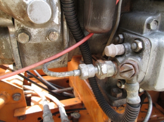 รหัส:13001105รถขุดร่องดินเดินตามใช้เครื่องดีเชลMITSUBISHI M85-016697ขนาด6.0PS.เสียงแน่นชั่วโมงทำงาน