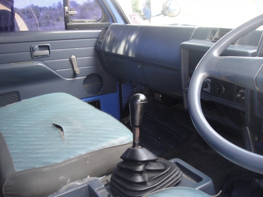 รับมัดจำแล้วครับ ขาย ISUZU NPR  ห้างแท้ ปี 37