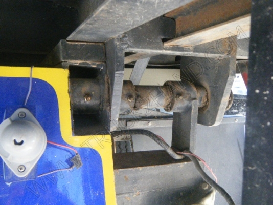 รถบรรทุก 6 ล้อดั๊มพ์ ยี่ห้อ HINO รุ่น HITECH