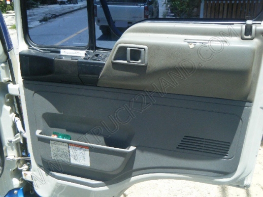 รถบรรทุก 6 ล้อดั๊มพ์ ยี่ห้อ HINO รุ่น HITECH