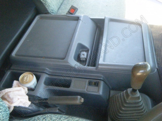 รถบรรทุก 6 ล้อดั๊มพ์ ยี่ห้อ HINO รุ่น HITECH