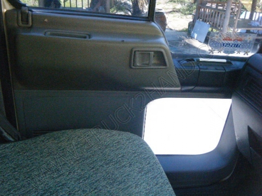 รถบรรทุก 6 ล้อดั๊มพ์ ยี่ห้อ HINO รุ่น HITECH