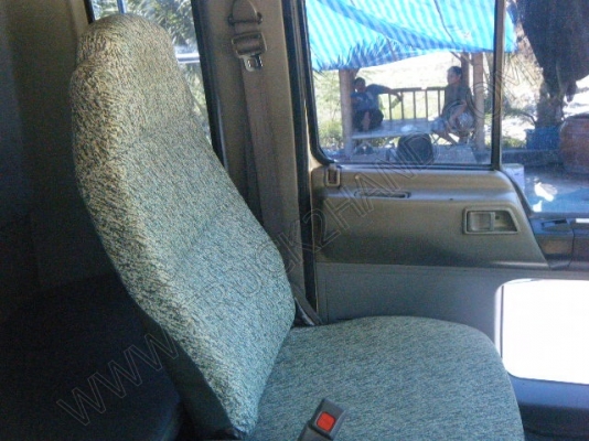 รถบรรทุก 6 ล้อดั๊มพ์ ยี่ห้อ HINO รุ่น HITECH