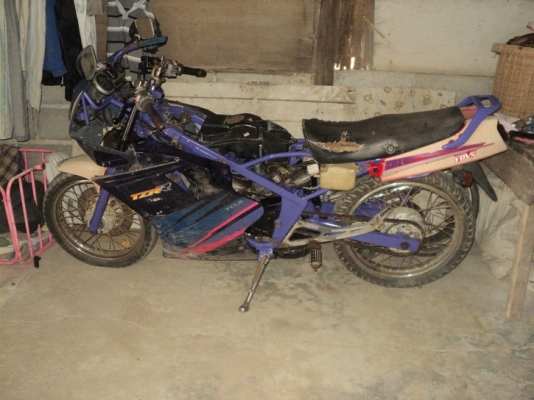 TZR150RR มีทะเบียน/ชุดโอน เครื่องยังติดขับได้ขาดชุดสีกับถังน้ำมัน 4000