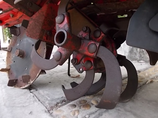 รหัส:13001158รถพรวนดินเดินตามเครื่องเบนชิลFA76D-148331(2.0ps)เป็นรุ่นกระทัดรัดชุดพรวนดินกว้าง30cm.