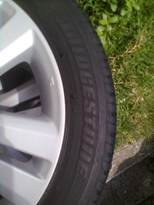 ขายแม็กพร้อมยาง HONDA JAZZ ยางบริสโตร์ 185/55R16 ยางปลายปี09 สวยๆ 1 ชุด พร้อมน๊อต 16 ตัว