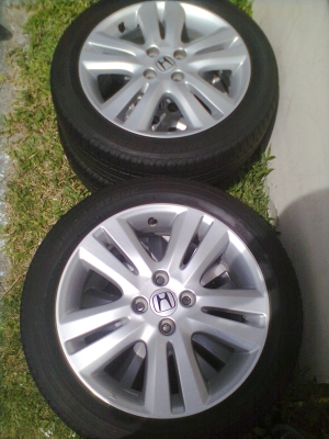 ขายแม็กพร้อมยาง HONDA JAZZ ยางบริสโตร์ 185/55R16 ยางปลายปี09 สวยๆ 1 ชุด พร้อมน๊อต 16 ตัว