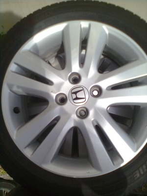 ขายแม็กพร้อมยาง HONDA JAZZ ยางบริสโตร์ 185/55R16 ยางปลายปี09 สวยๆ 1 ชุด พร้อมน๊อต 16 ตัว