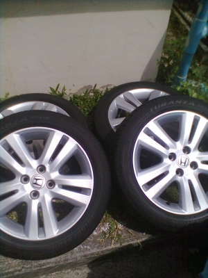ขายแม็กพร้อมยาง HONDA JAZZ ยางบริสโตร์ 185/55R16 ยางปลายปี09 สวยๆ 1 ชุด พร้อมน๊อต 16 ตัว