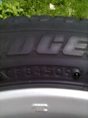 ขายแม็กพร้อมยาง HONDA JAZZ ยางบริสโตร์ 185/55R16 ยางปลายปี09 สวยๆ 1 ชุด พร้อมน๊อต 16 ตัว