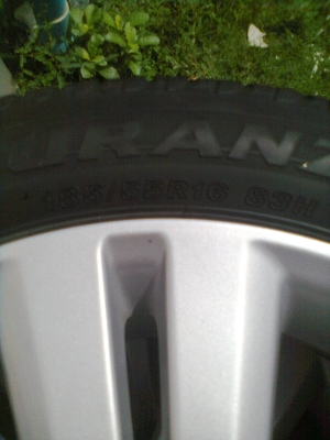 ขายแม็กพร้อมยาง HONDA JAZZ ยางบริสโตร์ 185/55R16 ยางปลายปี09 สวยๆ 1 ชุด พร้อมน๊อต 16 ตัว