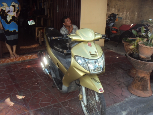 ขายยามาฮา นูโวตัวแรกมีทะเบียนชุดโอน เครื่องดีสวยสนใจติอต่อสรกฤช 081-8478107