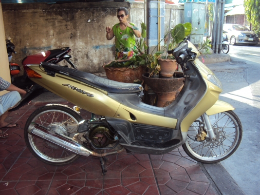 ขายยามาฮา นูโวตัวแรกมีทะเบียนชุดโอน เครื่องดีสวยสนใจติอต่อสรกฤช 081-8478107