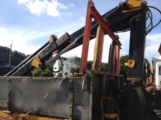 รถอิซูซุ 6 ล้อ ติดเหี้ยบ 3 ตัน 165 แรงม้า  สนใจติดต่อ 081 - 6079515