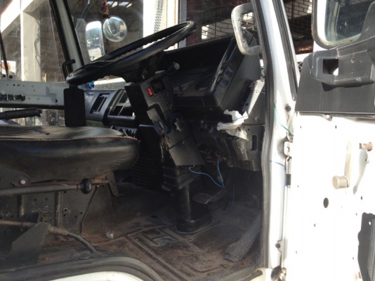 รถอิซูซุ 6 ล้อ ติดเหี้ยบ 3 ตัน 165 แรงม้า  สนใจติดต่อ 081 - 6079515