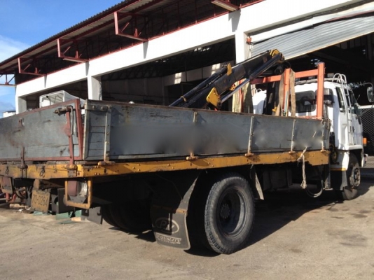 รถอิซูซุ 6 ล้อ ติดเหี้ยบ 3 ตัน 165 แรงม้า  สนใจติดต่อ 081 - 6079515