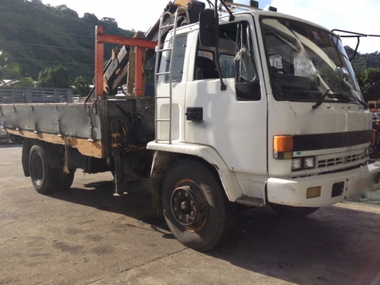 รถอิซูซุ 6 ล้อ ติดเหี้ยบ 3 ตัน 165 แรงม้า  สนใจติดต่อ 081 - 6079515