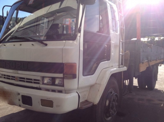 รถอิซูซุ 6 ล้อ ติดเหี้ยบ 3 ตัน 165 แรงม้า  สนใจติดต่อ 081 - 6079515