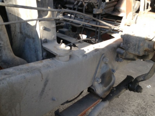 รถอิซูซุ 6 ล้อ ติดเหี้ยบ 3 ตัน 165 แรงม้า  สนใจติดต่อ 081 - 6079515