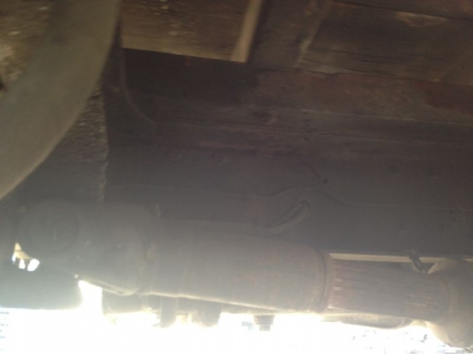 รถอิซูซุ 6 ล้อ ติดเหี้ยบ 3 ตัน 165 แรงม้า  สนใจติดต่อ 081 - 6079515