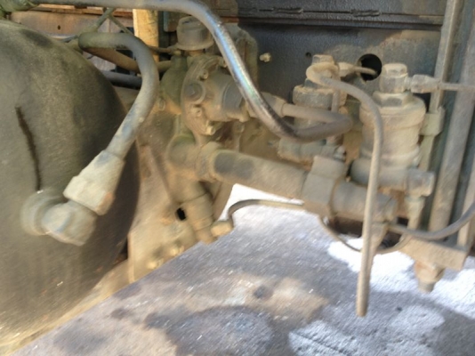 รถอิซูซุ 6 ล้อ ติดเหี้ยบ 3 ตัน 165 แรงม้า  สนใจติดต่อ 081 - 6079515