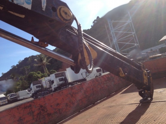 รถอิซูซุ 6 ล้อ ติดเหี้ยบ 3 ตัน 165 แรงม้า  สนใจติดต่อ 081 - 6079515