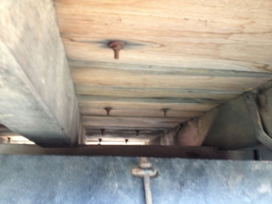 รถอิซูซุ 6 ล้อ ติดเหี้ยบ 3 ตัน 165 แรงม้า  สนใจติดต่อ 081 - 6079515