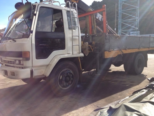 รถอิซูซุ 6 ล้อ ติดเหี้ยบ 3 ตัน 165 แรงม้า  สนใจติดต่อ 081 - 6079515