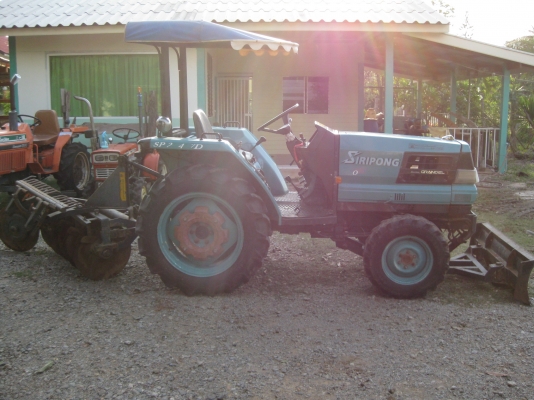 ขาย Kubota GRANDEL 26แรง สภาพพร้อมใช้งาน 2เพลา พวงมาลัยเพาเวอร์  อุปกรณ์ ใบดันหน้า พร้อมผาน 5 ยางหลังใหม่สภาพ 90\% สนใจ ติดต่อครับ