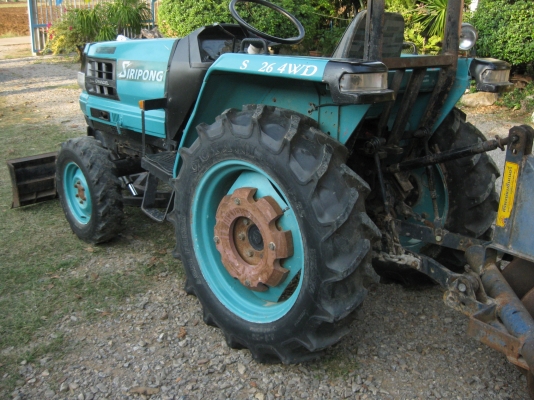 ขาย Kubota GRANDEL 26แรง สภาพพร้อมใช้งาน 2เพลา พวงมาลัยเพาเวอร์  อุปกรณ์ ใบดันหน้า พร้อมผาน 5 ยางหลังใหม่สภาพ 90\% สนใจ ติดต่อครับ