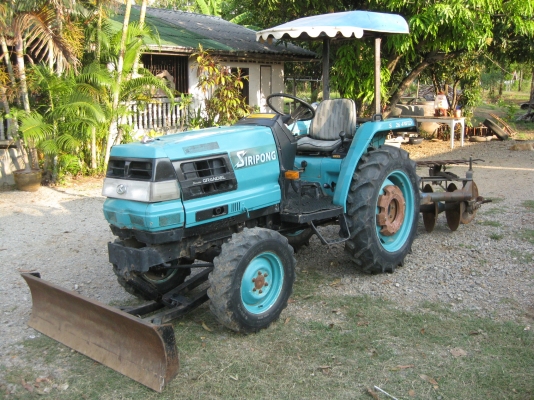 ขาย Kubota GRANDEL 26แรง สภาพพร้อมใช้งาน 2เพลา พวงมาลัยเพาเวอร์  อุปกรณ์ ใบดันหน้า พร้อมผาน 5 ยางหลังใหม่สภาพ 90\% สนใจ ติดต่อครับ